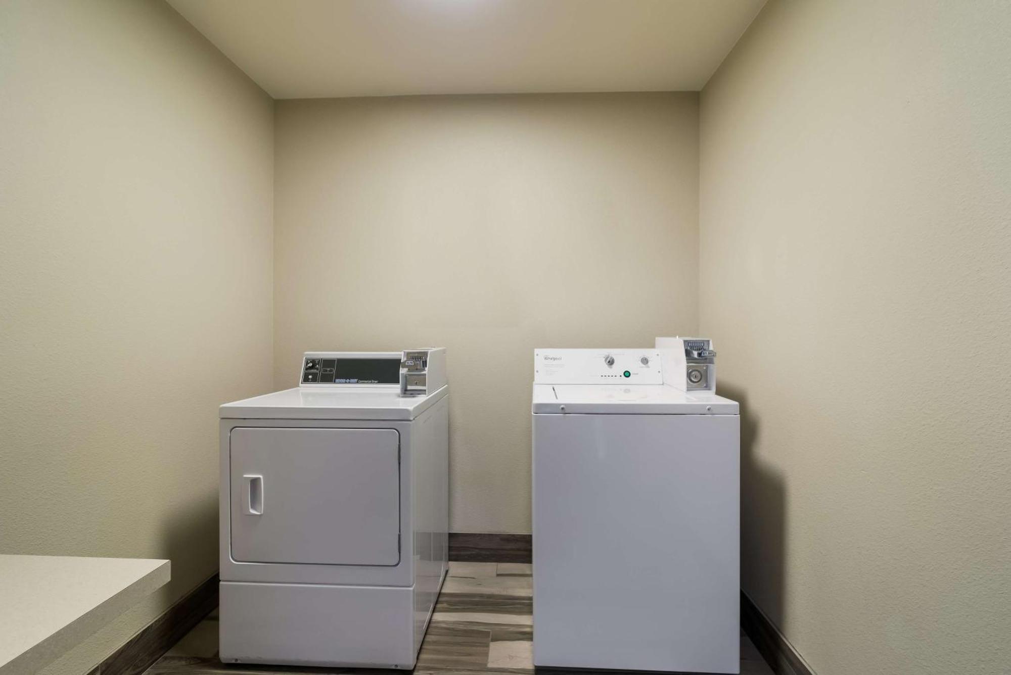 Best Western Roosevelt Place Bismarck Esterno foto